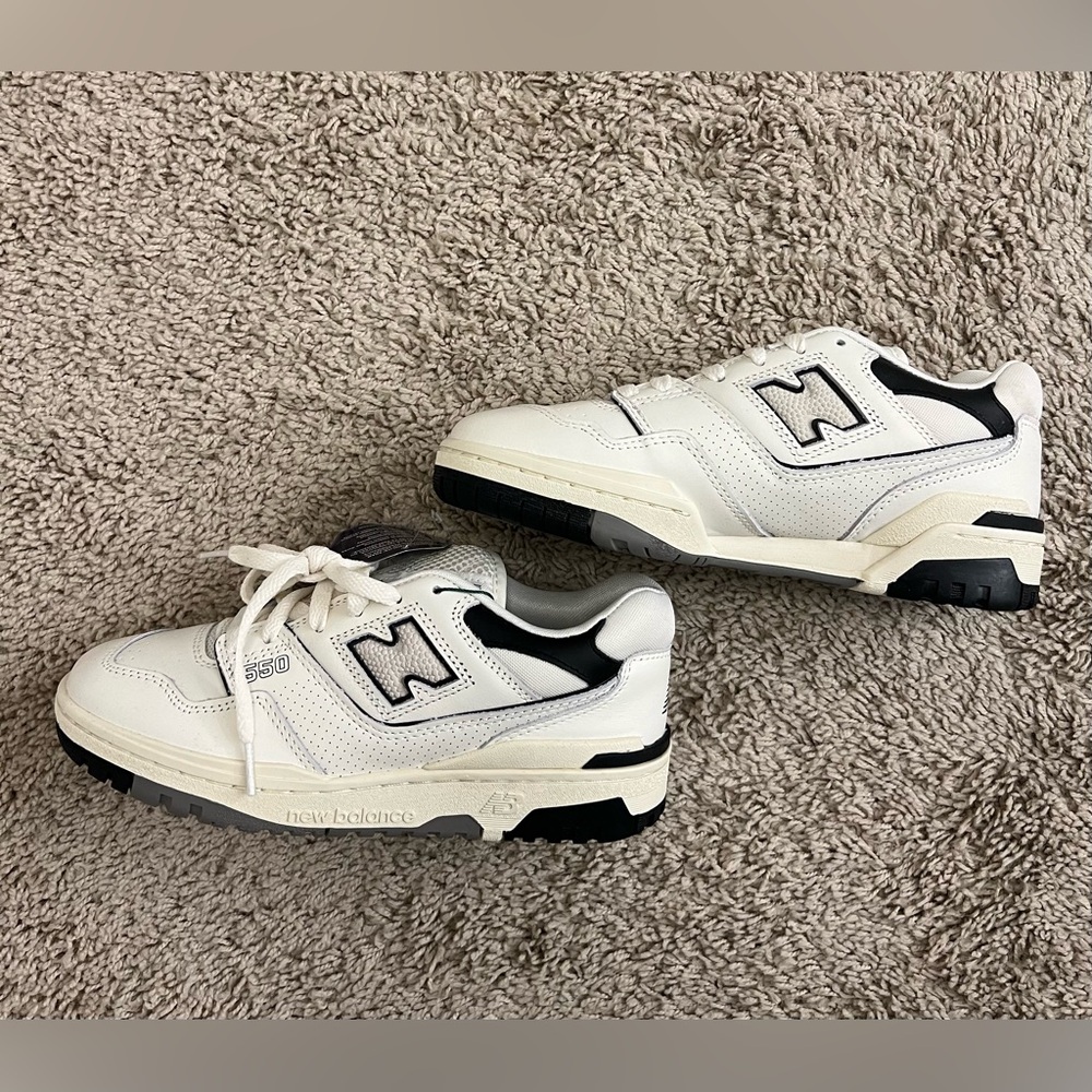 NWT New Balance 550 cream & black Women’s size 7.5 (men’s 6)